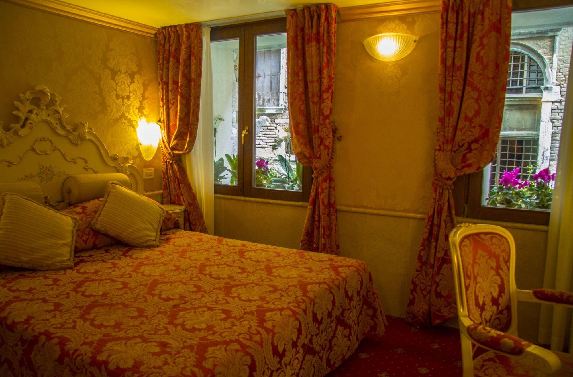 Hotel Becher Венеція Екстер'єр фото